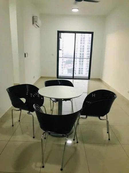 Dining features: round dining table, 4 black plastic dining chairs, white walls, cream tiled flooring, 1 wall-mounted split AC, floor-to-ceiling windows, city view, ceiling light, ceiling fan; style: modern; view: city.