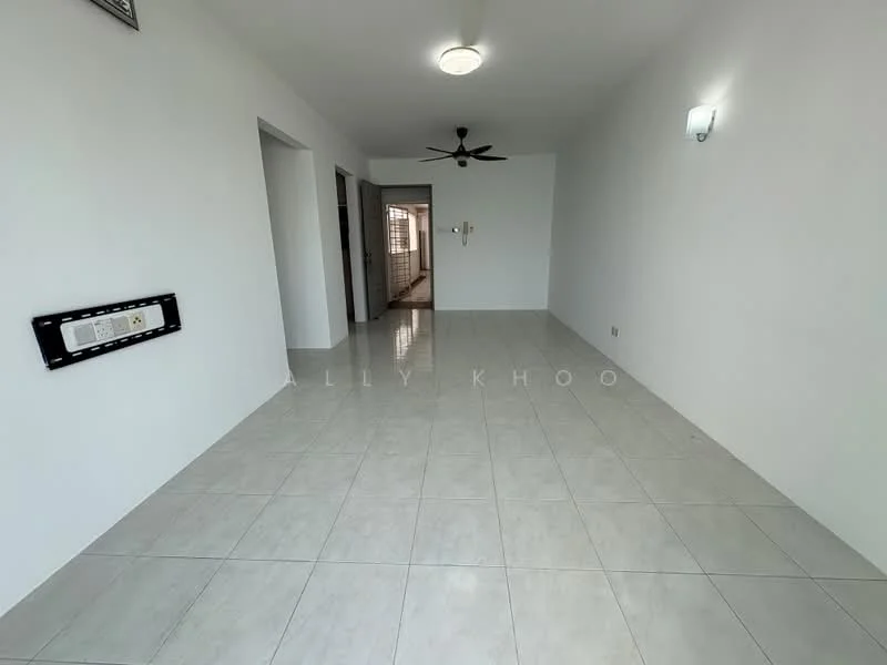 Living features: white painted walls, glossy ceramic tile flooring, 5-blade ceiling fan, recessed downlights, wall-mounted light fixture, open layout, large windows for natural light, neutral color scheme; style: modern.