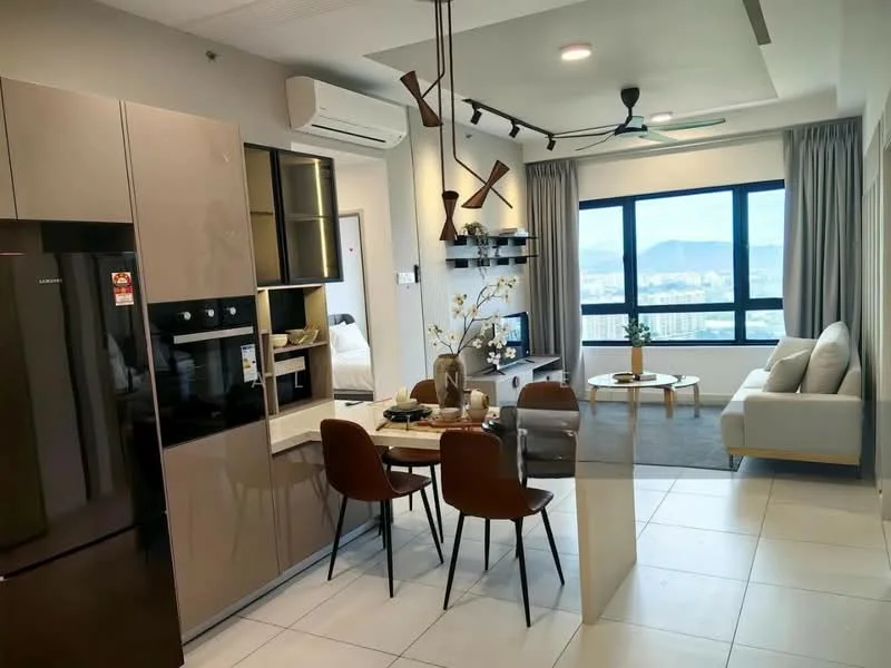 Kitchen features: stainless-steel fridge, built-in oven, 4-burner gas hob, kitchen island, white cabinetry, grey countertop, pendant lighting, open shelving; style: modern; view: city. Living features: 3-seater fabric sofa in light grey, coffee table, area rug, floor-to-ceiling windows, ceiling fan, wall-mounted TV, dining table with 4 chairs, decorative plants; style: modern; view: city.