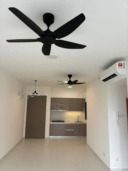 Living features: 2 ceiling fans with black blades, wall-mounted split AC unit, light-colored walls, tile flooring, kitchenette with grey cabinetry, stainless-steel sink, built-in stove with hood, open layout, recessed lighting; style: modern.