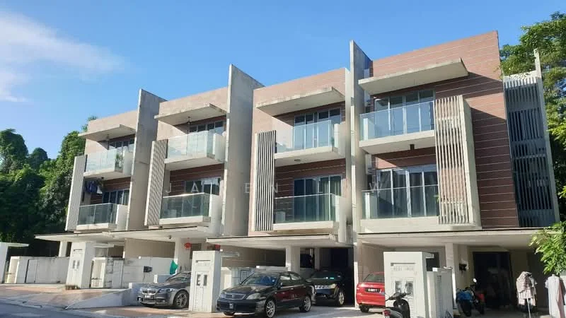 Exterior type: linked terrace house; features: modern facade with a mix of concrete and glass, recessed balconies, horizontal louvre screens, two-storey structure, manicured landscaping, driveway with parking spaces, multiple car porches, large windows, light-colored exterior walls, surrounded by greenery; style: modern.