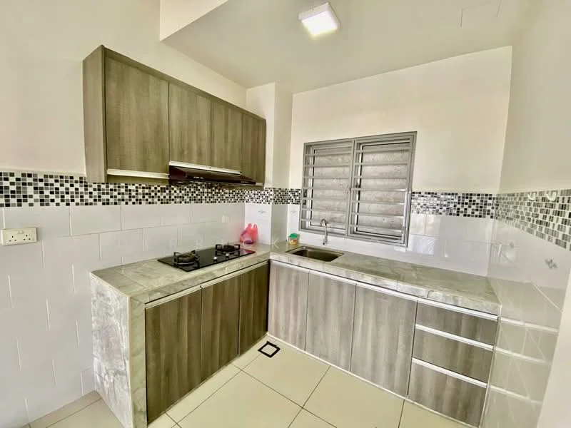 Kitchen features: laminate cabinetry in wood finish, grey marble countertop, white tiled backsplash with black mosaic accents, single-bowl stainless-steel sink, chrome pull-down faucet, 4-burner gas hob, built-in range hood, window with metal grille, white tiled flooring, LED ceiling light; style: modern.