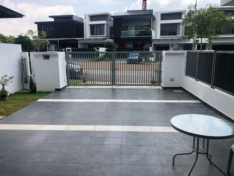 Exterior type: linked terrace house; features: paved outdoor area, metal gate, manicured lawn, modern facade, two-storey houses in background, concrete fencing, outdoor table, parking space visible; style: modern.