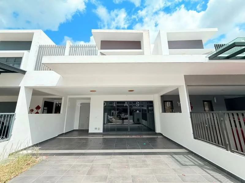 Exterior type: linked terrace house; features: white painted facade, flat roof, approximately 2-storey, manicured lawn, stone-paved walkway, glass sliding doors, metal railing, outdoor patio area, modern architectural design; style: modern.