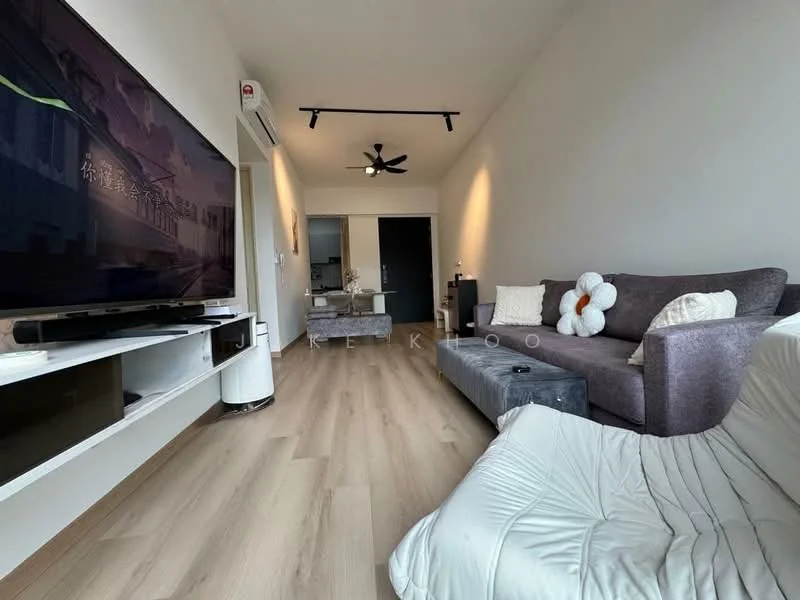 Living features: 3-seater fabric sofa in grey, 2-seater fabric sofa in white, coffee table, wall-mounted TV, TV console, ceiling fan, recessed downlights, light wood flooring, decorative pillows, area rug, wall-mounted air conditioning unit; style: modern.