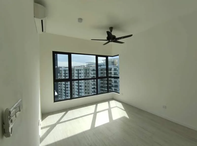 Room features: white painted walls, light-colored laminate flooring, 5-blade ceiling fan, floor-to-ceiling windows, city skyline view, air conditioning unit, natural light from windows; style: modern; view: city.