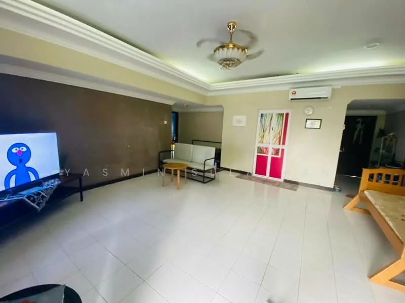 Living features: white painted walls, cream ceiling with crown moulding, polished tile flooring, 5-blade ceiling fan with light, wall-mounted TV, sofa in light fabric, wooden coffee table, wooden side table, sliding glass door, decorative wall art, air conditioning unit; style: modern.