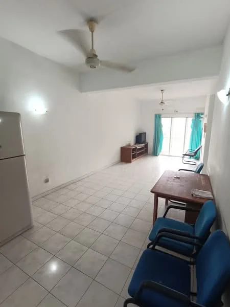 Living features: white painted walls, white ceiling, ceramic tile flooring, 5-blade ceiling fan, wall-mounted TV, wooden TV console, dining table with chairs, sliding glass door, curtains in turquoise, two blue upholstered chairs; style: minimalist; view: garden.