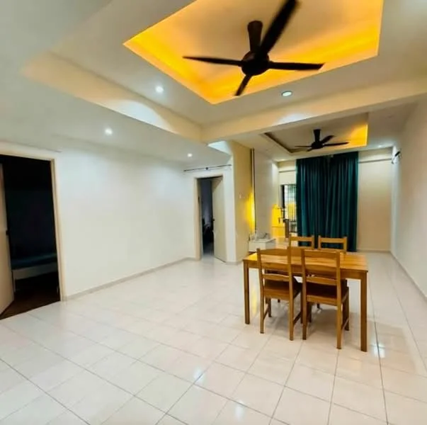 Living features: white painted walls, tile flooring, tray ceiling with recessed lighting, 2 ceiling fans, dining table with 4 chairs, green curtains, large window, neutral color scheme; style: modern.