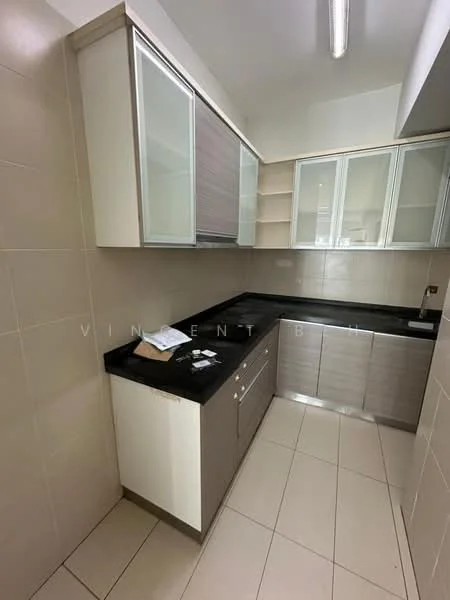 Kitchen features: black granite countertop, laminate cabinetry in light grey, upper cabinets with glass fronts, lower cabinets with flat-panel design, stainless-steel sink, single-bowl sink, built-in kitchen appliances, ceramic tile flooring, wall tiles in beige, recessed ceiling lights; style: modern.