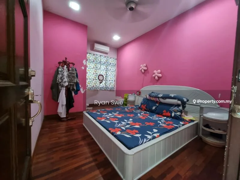 Bedroom features: pink painted walls, wooden flooring, ceiling fan, window with floral patterned curtains, double bed with floral bedding, decorative wall flowers, built-in wardrobe, nightstand; style: modern.