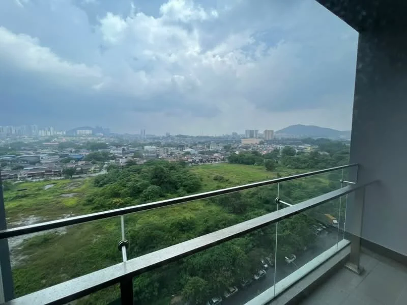 Room style: modern; view: city.