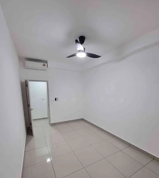 Room features: white painted walls, tile flooring, 5-blade ceiling fan with light, 1 wall-mounted split AC, door to hallway, light switch, power outlet; style: modern.