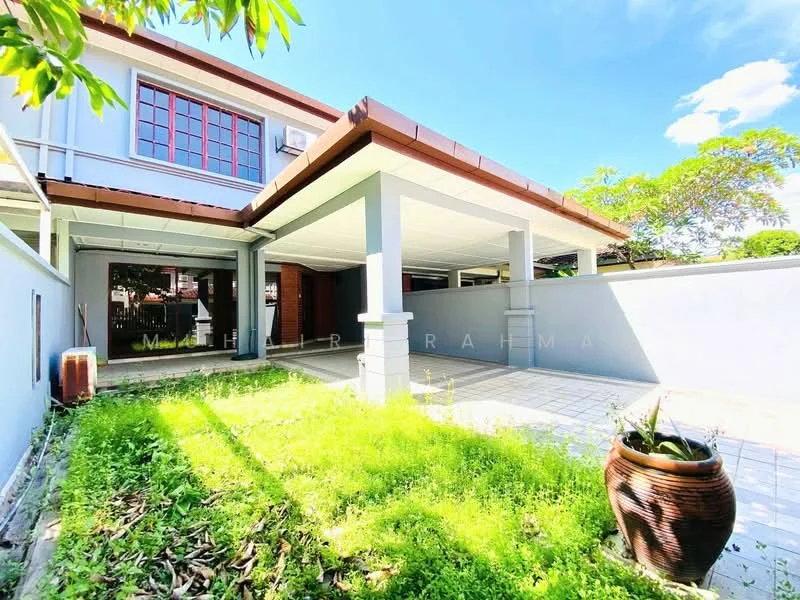 Exterior type: detached bungalow; features: flat roof, white painted facade, exposed brick wall, manicured lawn, paved walkway, outdoor space with greenery, covered porch area, large windows, air conditioning unit visible, surrounded by trees; style: modern.