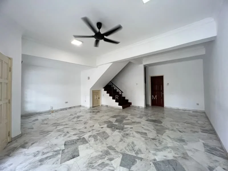 Living features: marble flooring, white painted walls, exposed staircase, 5-blade ceiling fan, recessed downlights, large windows, double wooden door, single wooden door; style: modern.