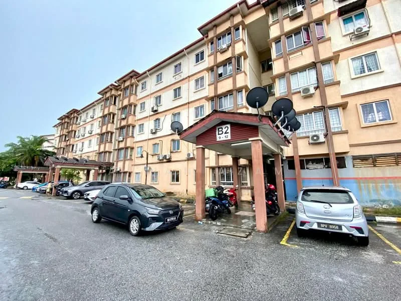 Exterior type: low-rise apartment block; features: 3-storey building, cream painted facade, red tiled roof, multiple windows with grilles, covered entrance with awning, visible parking area, multiple air conditioning units, satellite dishes on roof, manicured landscaping, driveway with marked parking spaces; style: modern.