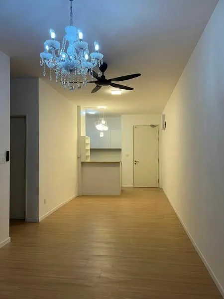 Living features: chandelier with crystals, ceiling fan, light-colored walls, laminate flooring, open layout to kitchen, door leading to hallway, recessed ceiling lights, neutral decor; style: modern.