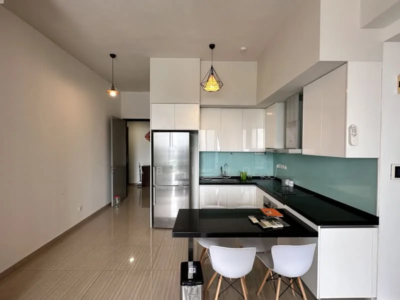 Kitchen features: white glossy cabinetry, black granite countertop, stainless-steel fridge, built-in oven, 4-burner gas hob, single-bowl stainless-steel sink, chrome pull-down faucet, glass backsplash, pendant lighting, dining table with white chairs, tile flooring, recessed downlights; style: modern.