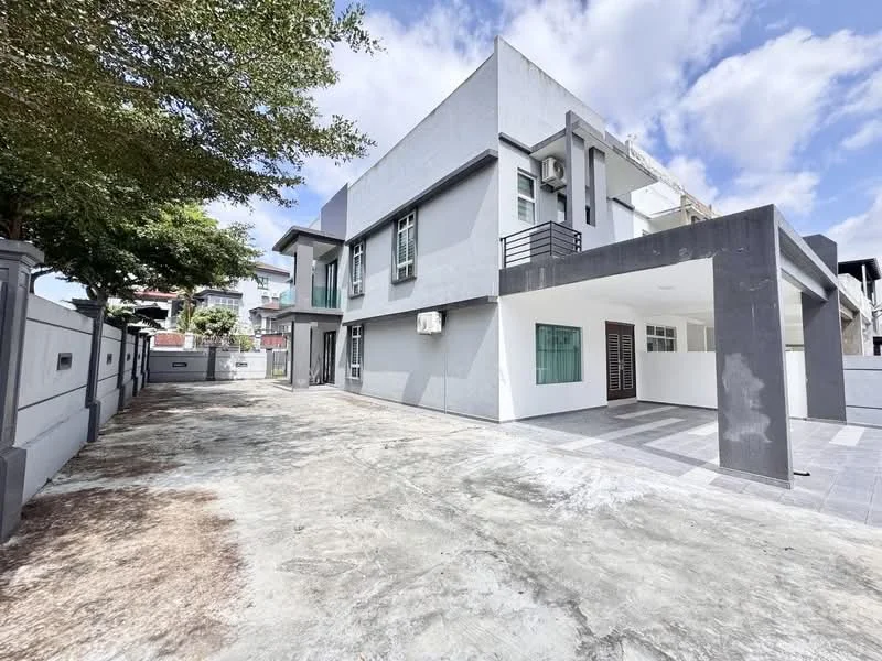 Exterior type: detached bungalow; features: grey painted facade, flat roof, approximately 2-storey, manicured lawn, paved driveway, air conditioning units visible, large windows, balcony on upper floor, surrounded by low fencing, open space in front, concrete walls, landscaped garden area; style: modern.