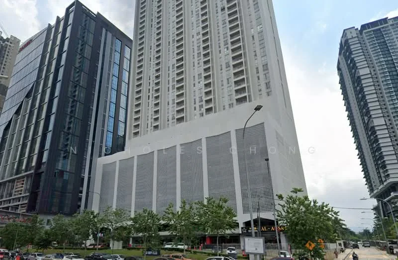 Exterior type: high-rise condominium; features: glass curtain wall, white painted facade, approximately 30-storey high-rise, manicured landscaping, surrounded by mature greenery, multi-storey car park, double-volume main lobby, feature lighting at night; style: modern.