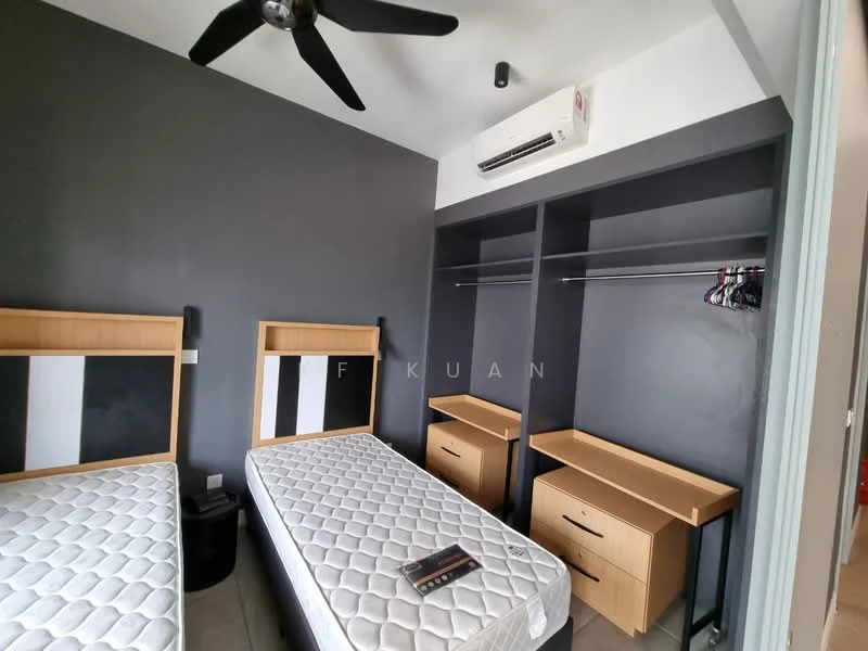 Bedroom features: two single beds with mattresses, black ceiling fan, grey painted walls, built-in wardrobe with hanging space, two wooden bedside tables, light-colored wooden furniture, laminate flooring, air conditioning unit mounted on wall; style: modern.