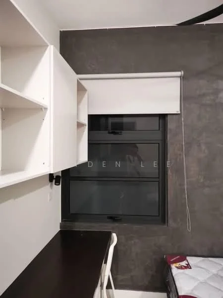 Room features: grey accent wall, white shelves, black desk, window with black frame, roller blinds, laminate flooring; style: modern.