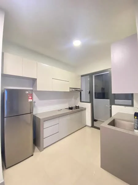Kitchen features: stainless-steel fridge, built-in oven, 4-burner gas hob, single-bowl stainless-steel sink, chrome pull-down faucet, white laminate cabinetry, grey laminate countertop, white tiled backsplash, recessed downlights, floor-to-ceiling windows, cream tiled flooring; style: modern.
