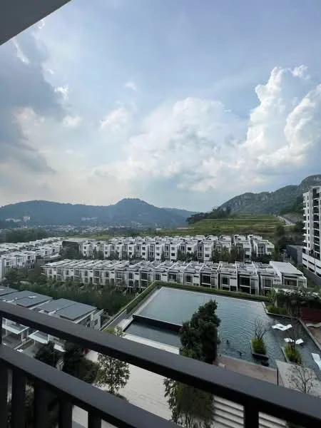 Room view: mountain.