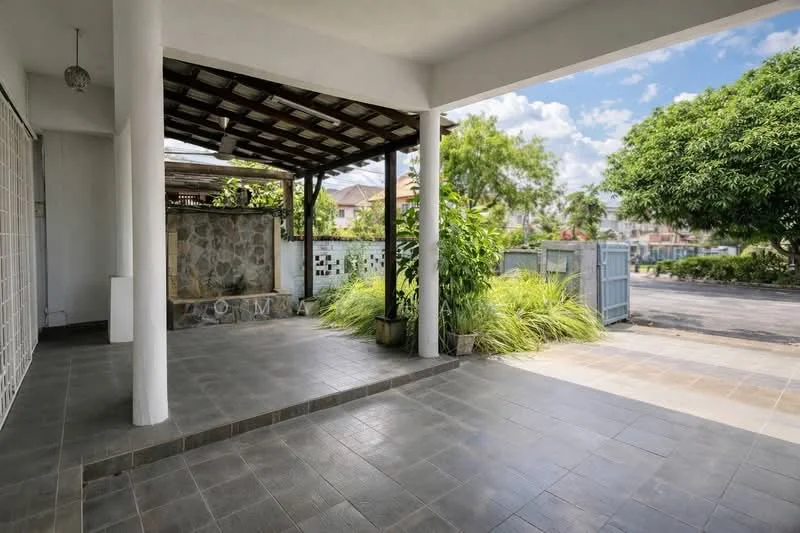 Exterior type: detached bungalow; features: covered porch area, stone wall feature, manicured landscaping, paved walkway, outdoor seating area, lush greenery, fenced perimeter, open view of the street; style: modern.