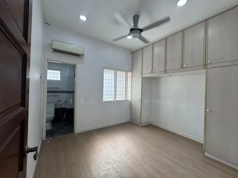 Room features: wooden flooring, white painted walls, ceiling fan, built-in cabinetry, window with blinds, air conditioning unit, door leading to bathroom, recessed lighting; style: modern.