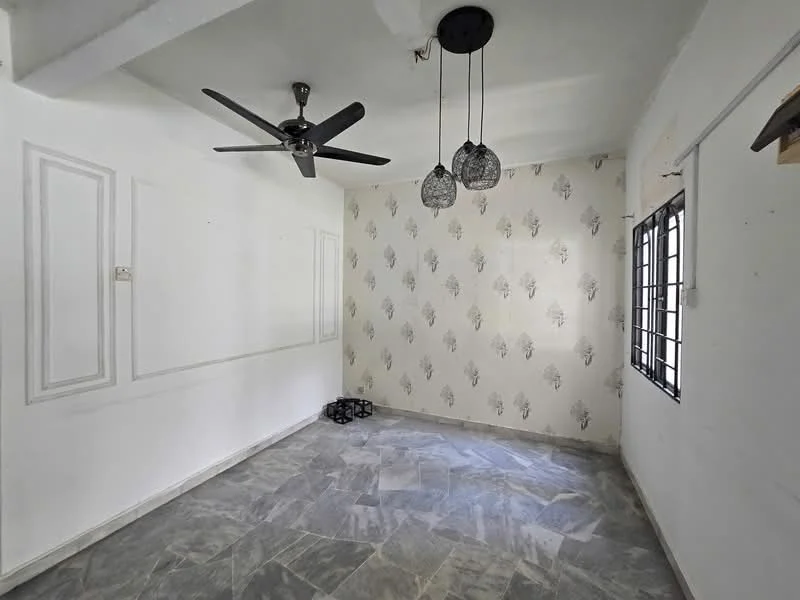 Room features: white painted walls, decorative wallpaper with floral pattern, marble tile flooring, 5-blade ceiling fan, 3 pendant lights with glass shades, black window frames, grid pattern window, corner wall with decorative paneling; style: modern.
