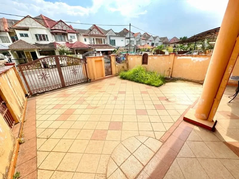 Exterior type: linked terrace house; features: paved outdoor area, metal gate, surrounding walls, overgrown grass, tile flooring, residential neighborhood view, roof overhang, fenced perimeter; style: modern.