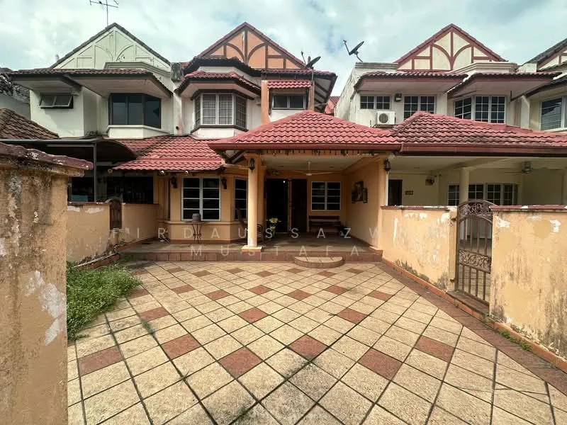 Exterior type: linked terrace house; features: red tiled roof, cream painted facade, brick driveway, manicured lawn, front porch with wooden beams, multiple gabled roofs, windows with grilles, decorative wooden entrance, paved walkway, surrounding greenery; style: traditional.