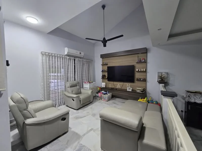 Living features: grey marble flooring, white painted walls, tray ceiling, 5-blade ceiling fan with light, wall-mounted TV, wooden feature wall with shelving, two reclining leather armchairs in light grey, sofa in light grey, curtains with sheer fabric, decorative items on shelves, children's toys in a storage box; style: modern.