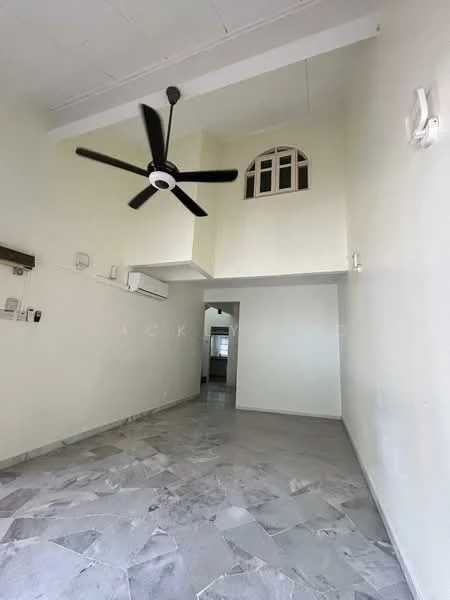 Living features: marble tile flooring, white painted walls, exposed beams, 5-blade ceiling fan with light, wall-mounted split AC, arched window, high ceiling, open layout; style: modern.