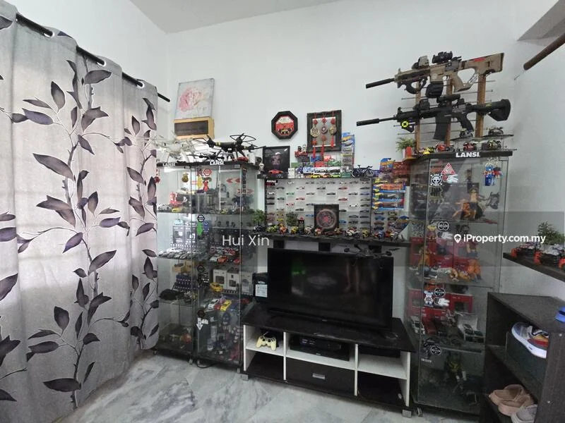 Living features: grey curtains with floral pattern, glass display cabinets, black television unit, wall-mounted TV, decorative figurines, light-coloured walls, laminate flooring, area rug, shelves with collectibles; style: modern.