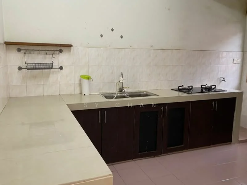 Kitchen features: double-bowl stainless-steel sink, chrome pull-down faucet, laminate countertop, dark wood cabinetry, gas hob with 2 burners, white tiled backsplash, wall-mounted wire basket, neutral wall colour, pink tiled flooring.