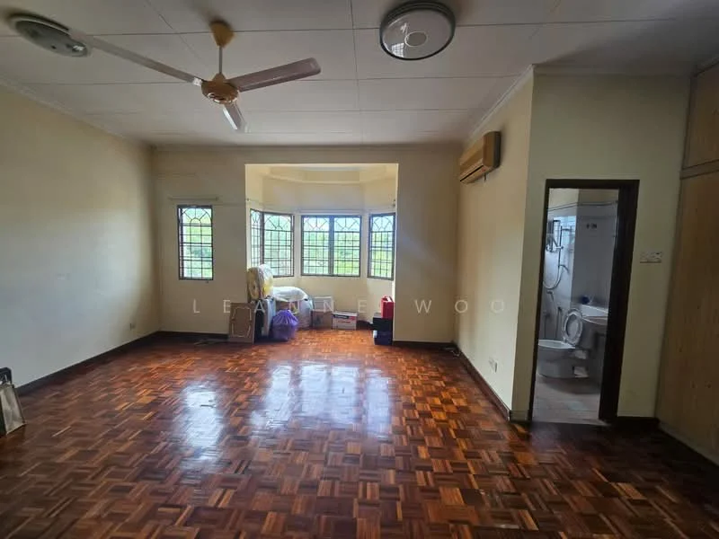 Living features: parquet wood flooring, cream painted walls, 5-blade ceiling fan, window with grid pattern, natural light from windows, air conditioning unit, corner nook with additional windows, decorative ceiling light. Bathroom features: white tiled walls, ceramic tile flooring, shower area, toilet, sink with mirror.