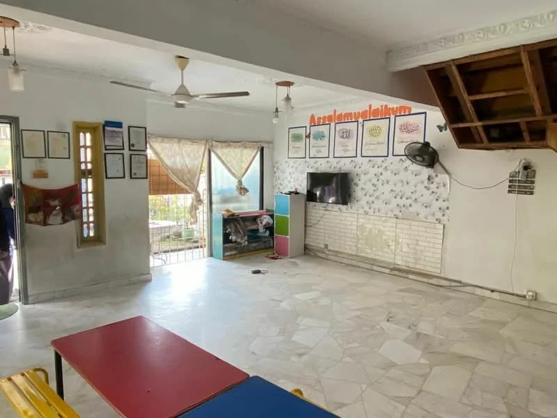 Living features: marble flooring, white painted walls, exposed ceiling beams, 5-blade ceiling fan, wall-mounted TV, decorative wall with artwork, large windows with sheer curtains, sliding glass door leading to outdoor space, built-in shelving unit, colorful storage cabinets; style: modern; view: garden.