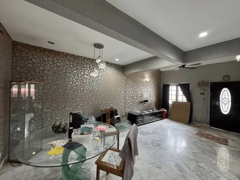 Living features: marble flooring, grey wallpaper with floral pattern, ceiling with recessed downlights, 5-blade ceiling fan, large window with sheer curtains, black front door with oval glass insert, glass dining table, wooden chair, black TV console, decorative wall with intricate design, area rug, various items on the table; style: modern.