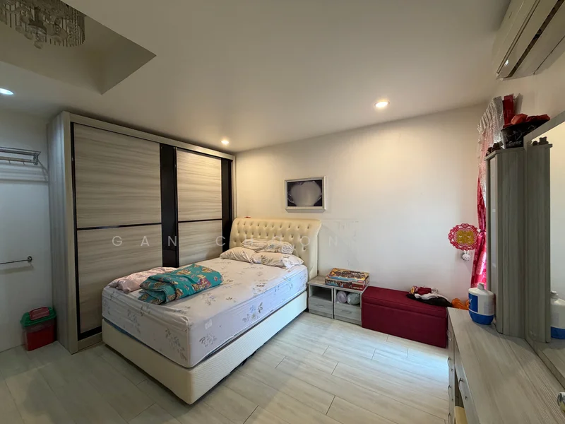 Bedroom features: queen-size bed, upholstered headboard, built-in wardrobe with sliding doors, wall-mounted TV, wooden flooring, recessed downlights, air conditioning unit, decorative mirror, storage box, bedside table, window with curtains; style: modern.
