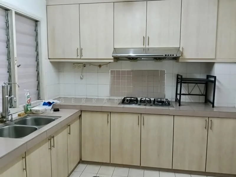 Kitchen features: laminate cabinetry in light wood finish, double-bowl stainless-steel sink, chrome pull-down faucet, granite countertop, tile backsplash, built-in gas hob, stainless-steel range hood, wall-mounted storage rack, white tiled flooring, window with blinds; style: modern.
