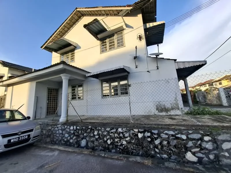 Exterior type: detached bungalow; features: white painted facade, flat roof with overhangs, single-storey structure, fenced perimeter, stone wall base, multiple windows, front porch with columns, driveway with car, surrounded by greenery; style: modern.