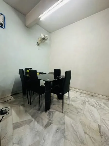 Dining features: black dining table, 4 black dining chairs, marble flooring, white painted walls, ceiling fan, fluorescent ceiling lights; style: modern.