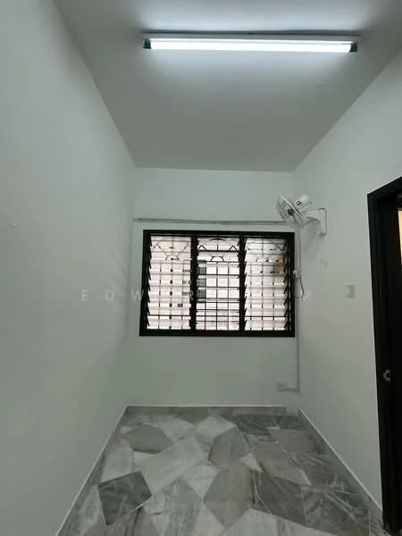 Room features: white painted walls, marble flooring, black-framed windows with horizontal slats, wall-mounted split AC, LED ceiling light; style: modern.