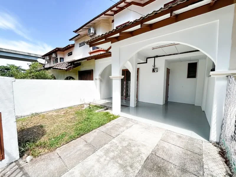 Exterior type: semi-detached house; features: white painted facade, flat roof, manicured lawn, stone-paved walkway, covered porch, exposed beams, fenced yard, driveway, adjacent to residential area; style: modern.
