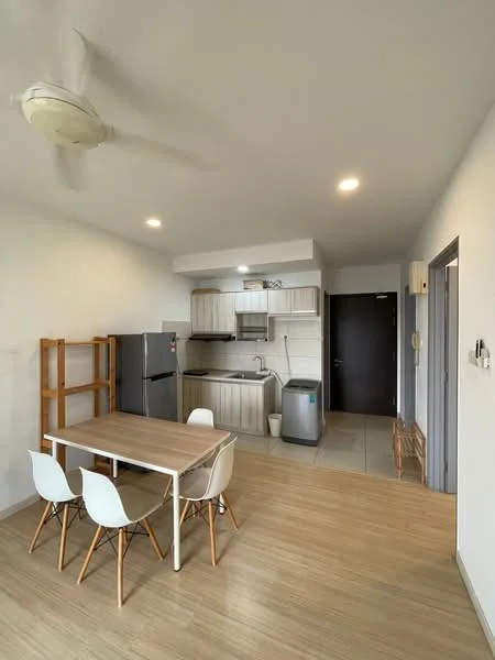 Kitchen features: light wood cabinetry, stainless-steel fridge, built-in sink, stainless-steel washing machine, grey countertop, tile backsplash, 4-seater dining table, white dining chairs, ceiling fan, recessed lighting, open layout, vinyl plank flooring; style: modern.