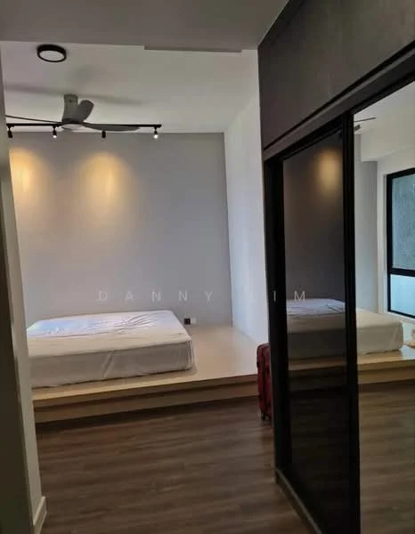 Bedroom features: queen-size bed, wooden flooring, recessed downlights, 5-blade ceiling fan, large window, mirror sliding wardrobe, white walls, platform bed base; style: modern.