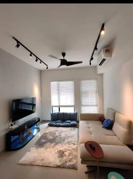 Living features: light grey walls, recessed downlights, 5-blade ceiling fan, wall-mounted TV, black TV console, L-shape sectional sofa in beige, area rug with abstract pattern, coffee table, two large windows with blinds, air conditioning unit; style: modern.