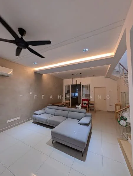 Living features: 3-seater fabric sofa in light grey, ceiling fan, recessed LED downlights, wall-mounted split AC, white painted walls, grey accent wall, tile flooring, open layout, large windows, decorative wall shelf; style: modern.